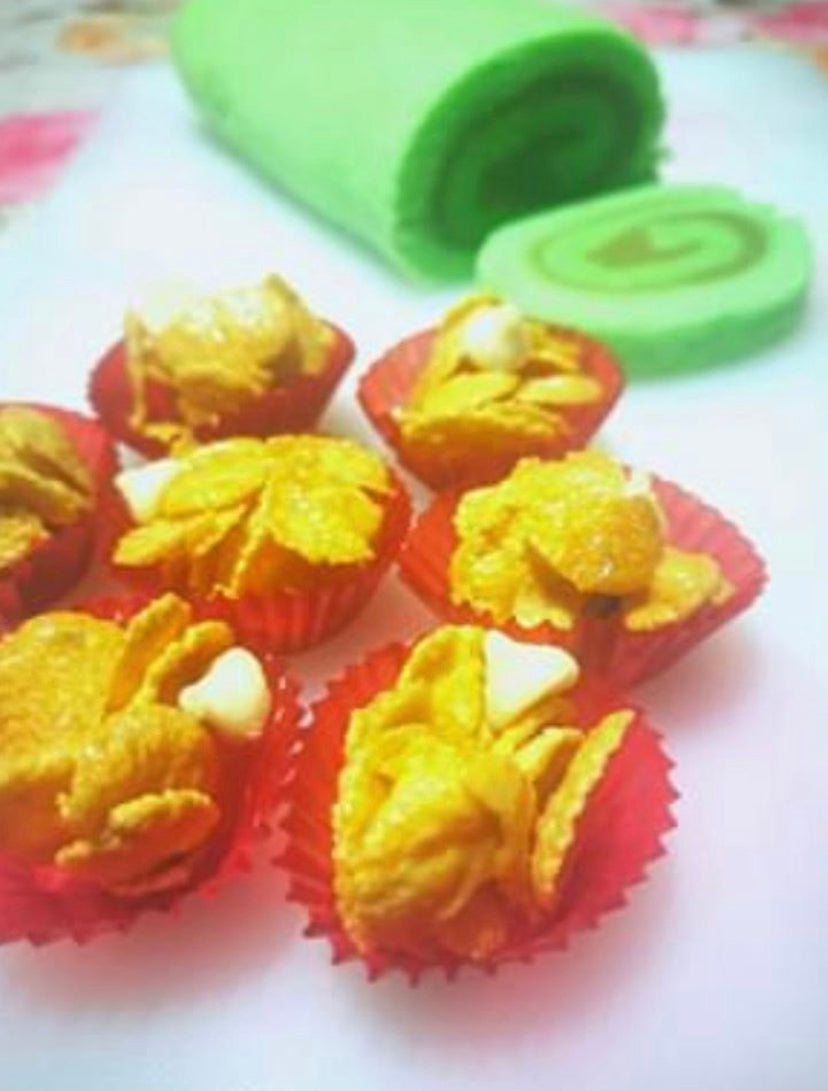 It's the hot favourite original honey cornflakes served with sunflower seeds topped with dark/white chocolate of your choice.   Using the old recipe of premium butter and cornflakes to make the best, crunchiest, tastiest cornflakes ever!   Freshly bottled in 30's or 50's each ❤️